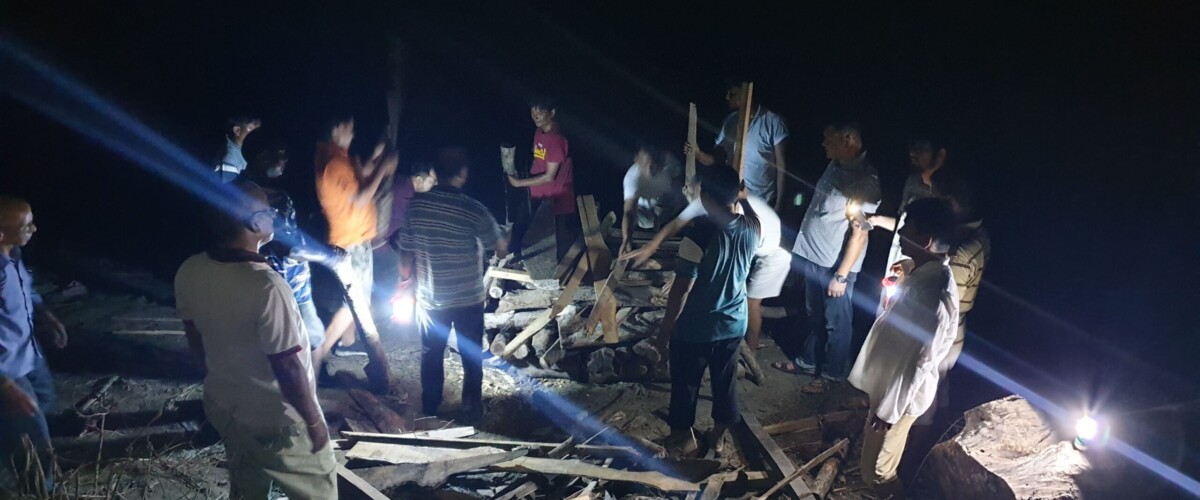 When death arrives, the ritual cannot be postponed—family and community gather at night, fulfilling dharma despite hardship.